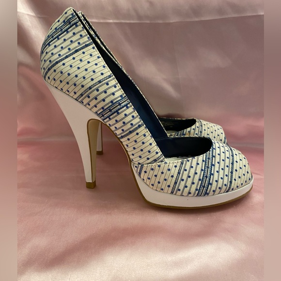 BCBGIRLS SIZE 8 BLUE and WHITE POLKA DOT AND STRIPE OPEN TOE SLIP ON PLATFORM - Picture 9 of 10